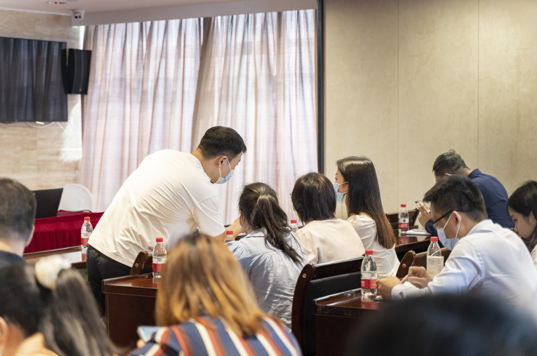 星空(中国)一站式服务平台组织开展新闻摄影专题培训