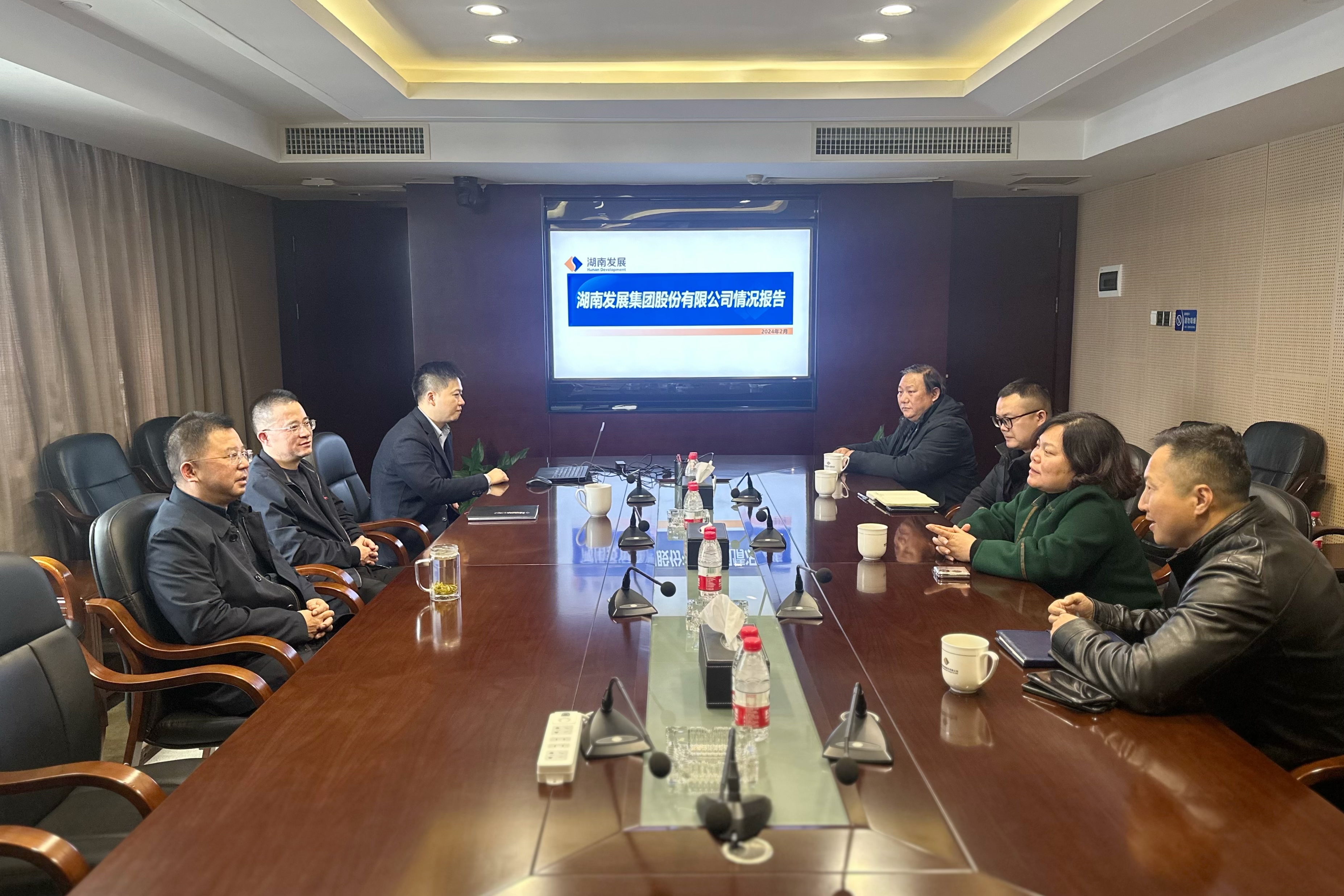 绥宁县李熙桥镇党委一行赴星空(中国)一站式服务平台开展党建联村走访座谈